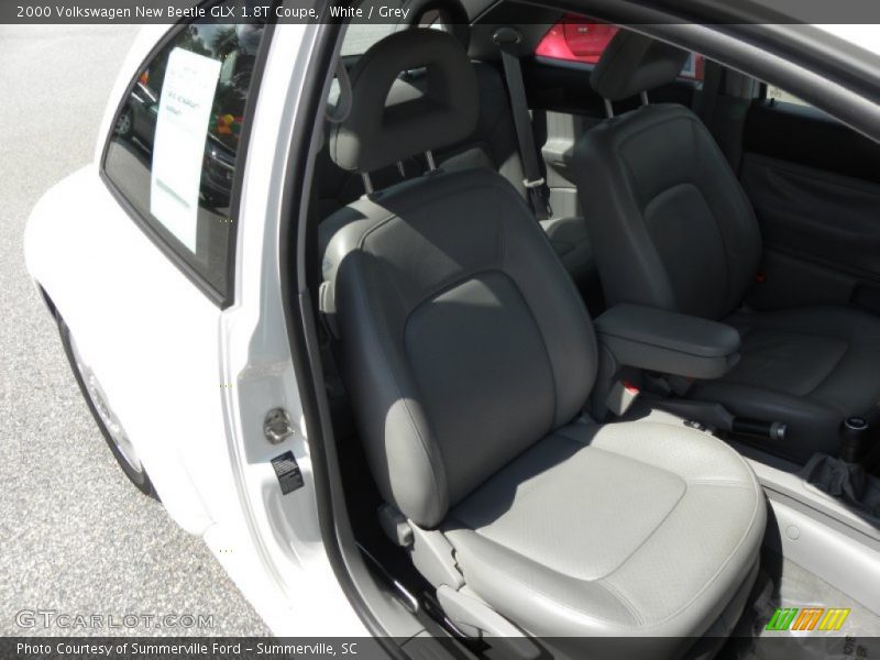 White / Grey 2000 Volkswagen New Beetle GLX 1.8T Coupe