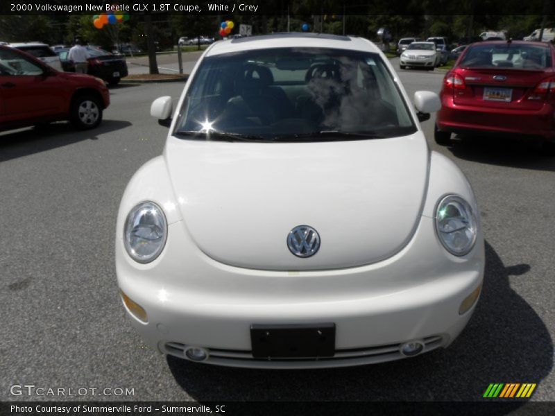 White / Grey 2000 Volkswagen New Beetle GLX 1.8T Coupe