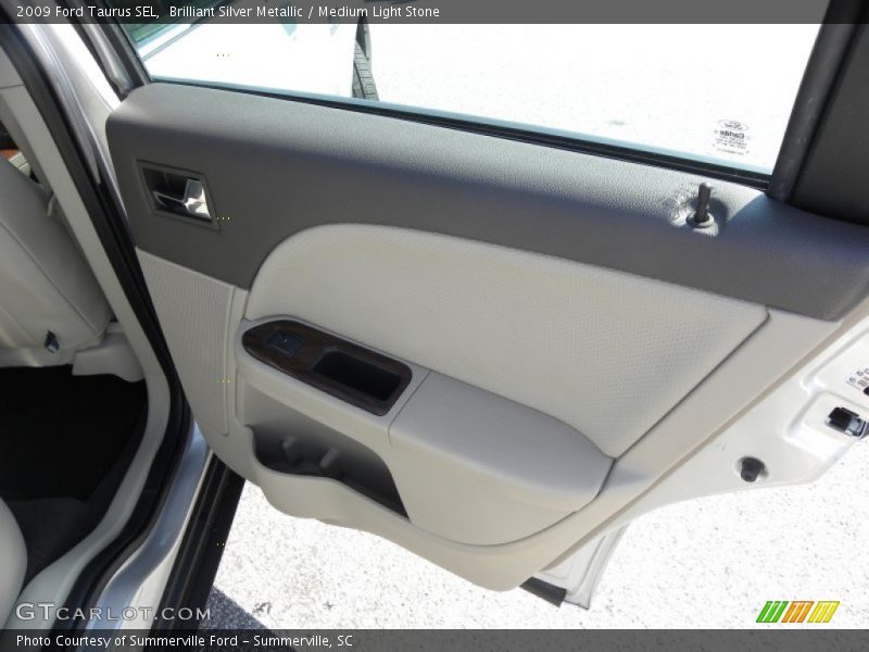 Brilliant Silver Metallic / Medium Light Stone 2009 Ford Taurus SEL