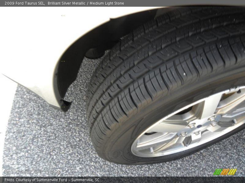 Brilliant Silver Metallic / Medium Light Stone 2009 Ford Taurus SEL