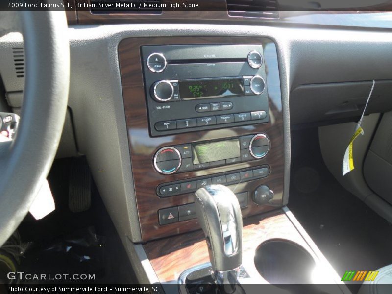 Brilliant Silver Metallic / Medium Light Stone 2009 Ford Taurus SEL