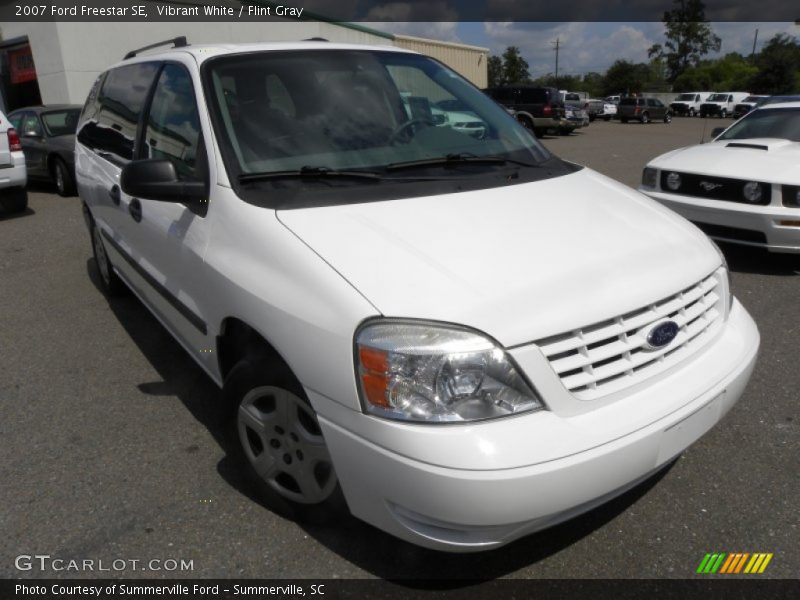Vibrant White / Flint Gray 2007 Ford Freestar SE