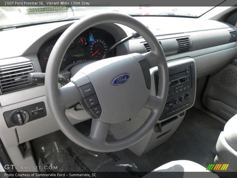 Vibrant White / Flint Gray 2007 Ford Freestar SE