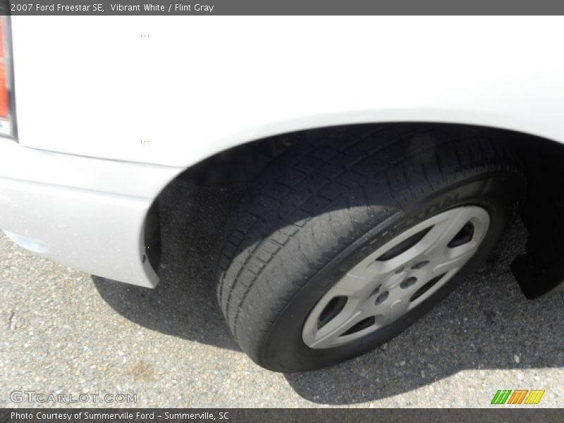 Vibrant White / Flint Gray 2007 Ford Freestar SE