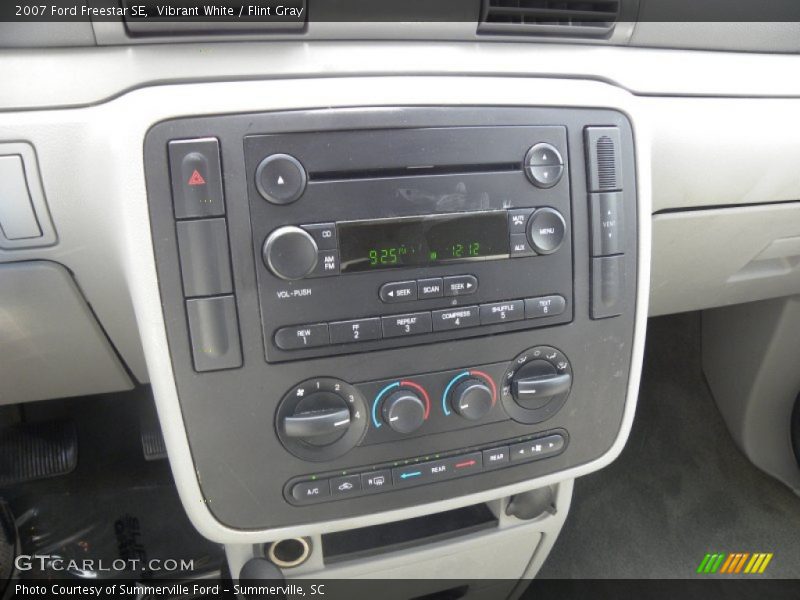 Vibrant White / Flint Gray 2007 Ford Freestar SE
