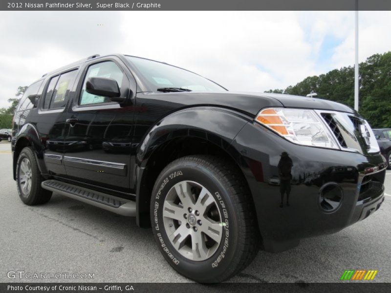 Front 3/4 View of 2012 Pathfinder Silver