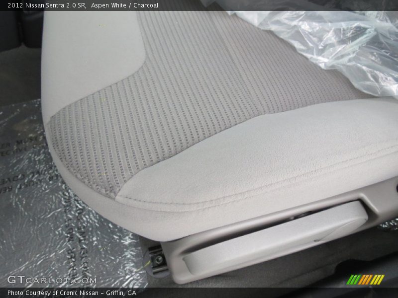 Aspen White / Charcoal 2012 Nissan Sentra 2.0 SR