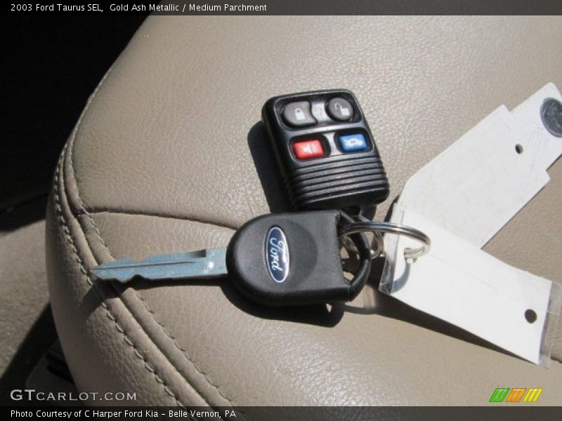 Keys of 2003 Taurus SEL
