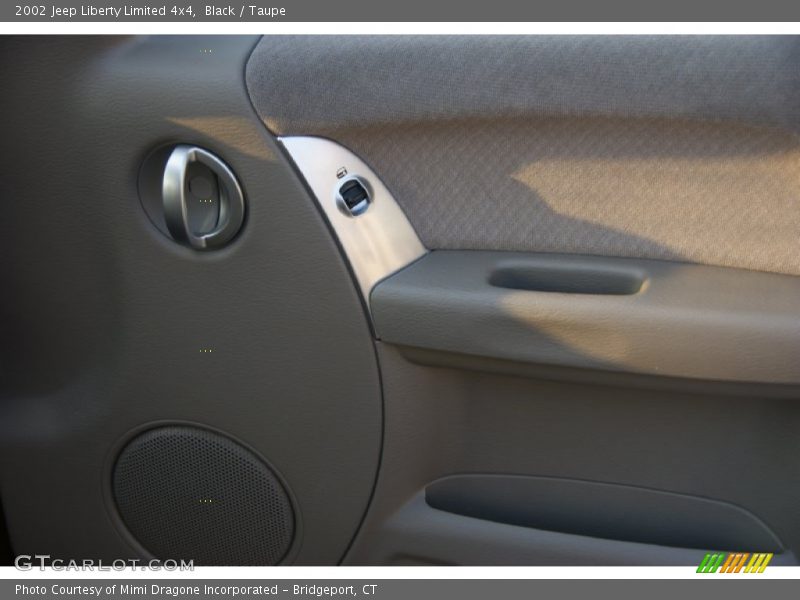 Black / Taupe 2002 Jeep Liberty Limited 4x4