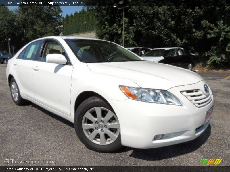 Super White / Bisque 2009 Toyota Camry XLE