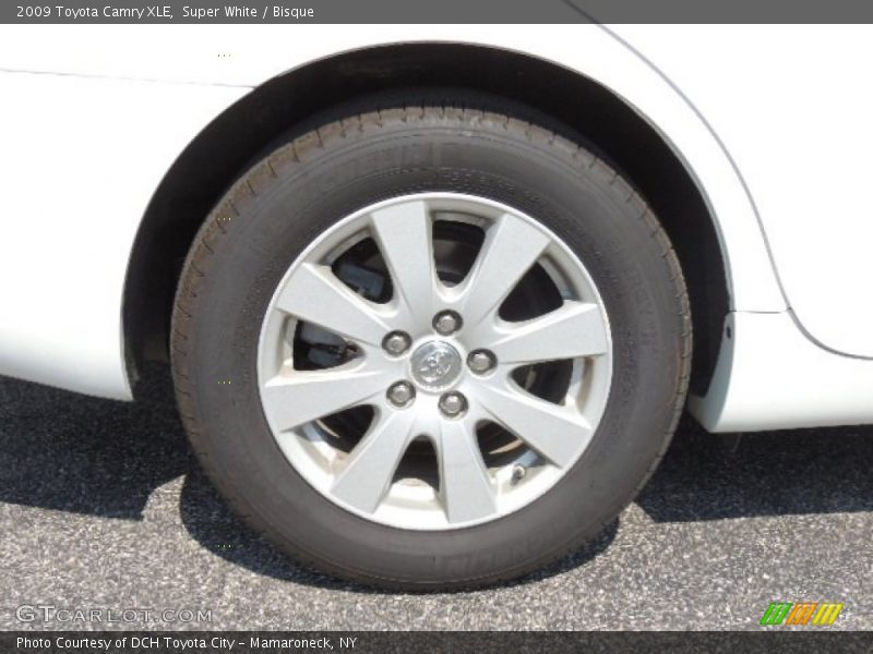 Super White / Bisque 2009 Toyota Camry XLE