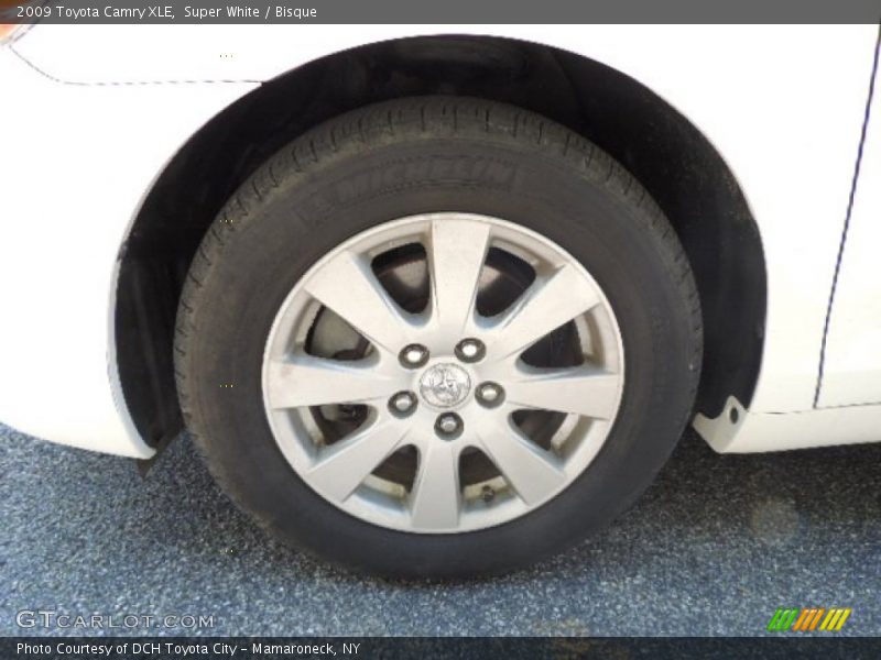 Super White / Bisque 2009 Toyota Camry XLE