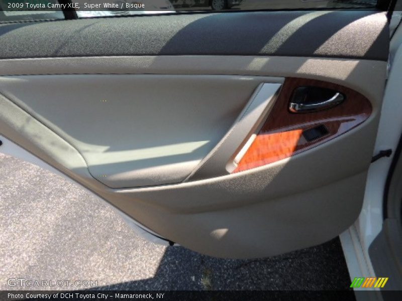 Super White / Bisque 2009 Toyota Camry XLE