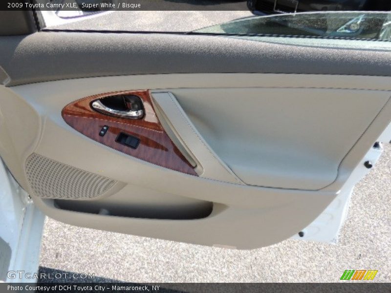 Super White / Bisque 2009 Toyota Camry XLE