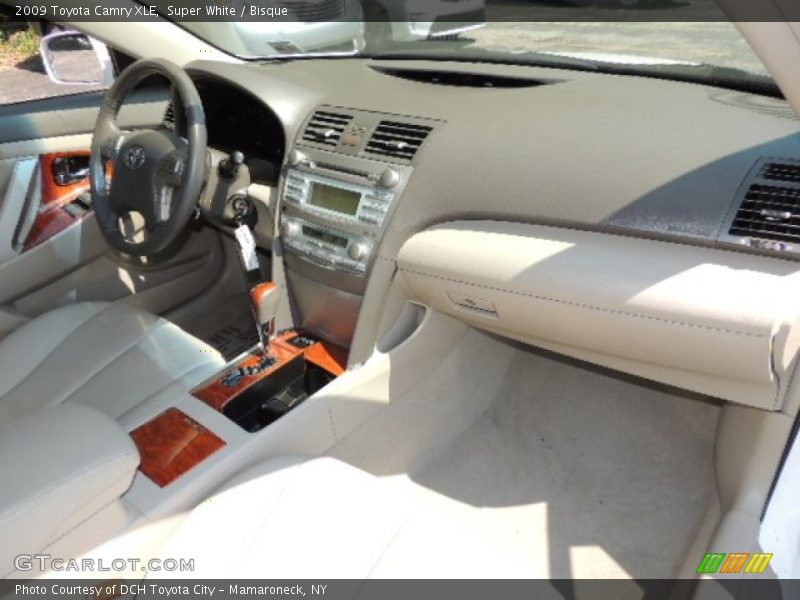 Super White / Bisque 2009 Toyota Camry XLE