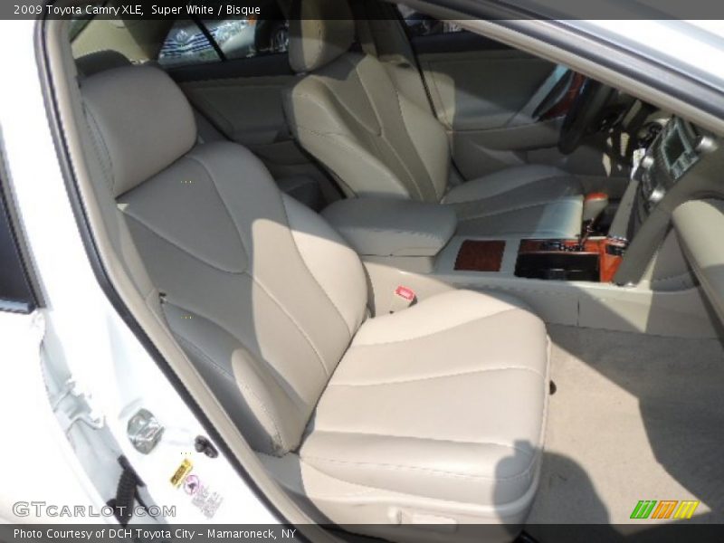 Super White / Bisque 2009 Toyota Camry XLE