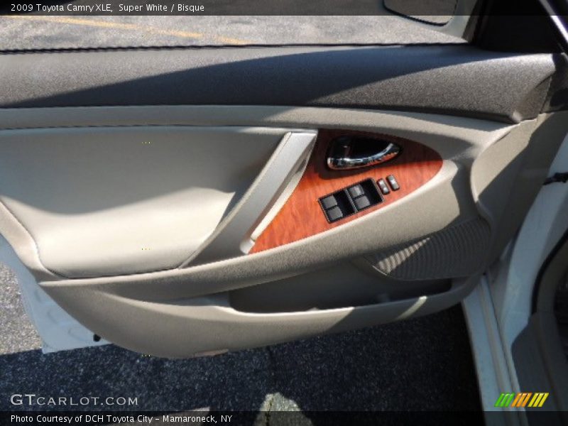 Super White / Bisque 2009 Toyota Camry XLE