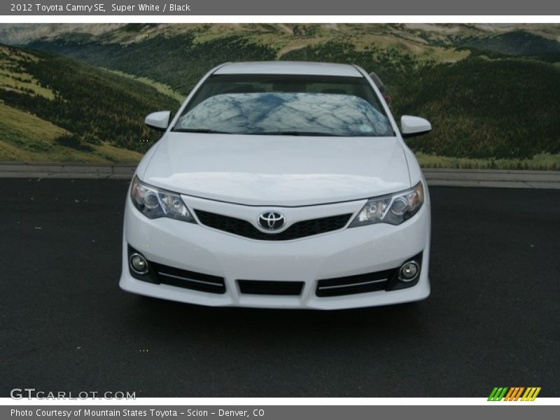 Super White / Black 2012 Toyota Camry SE