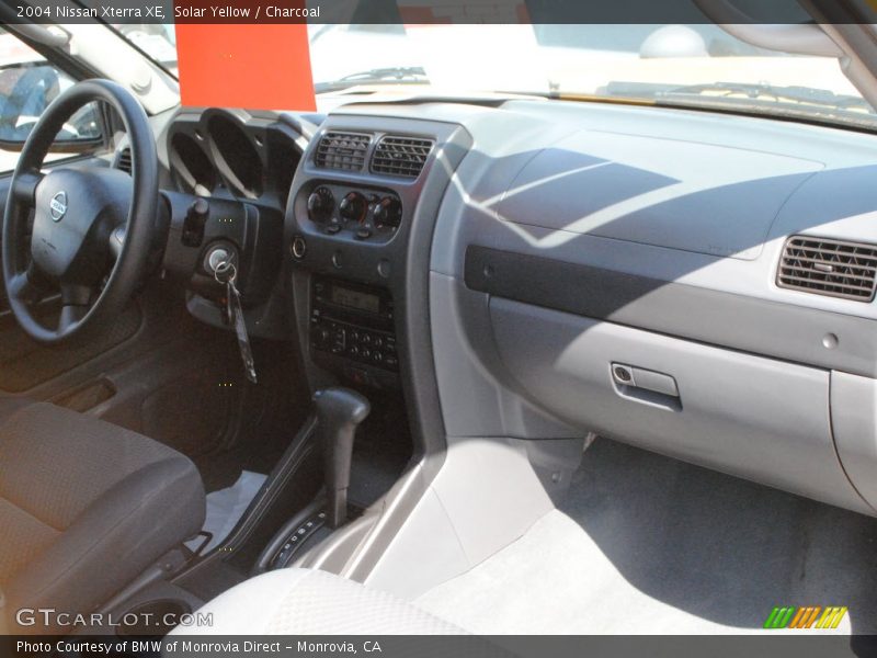 Solar Yellow / Charcoal 2004 Nissan Xterra XE
