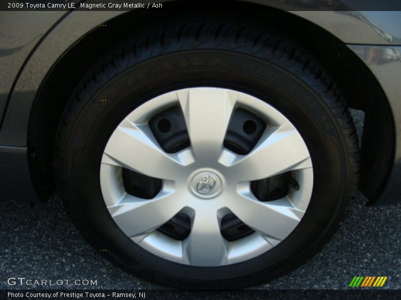 Magnetic Gray Metallic / Ash 2009 Toyota Camry LE
