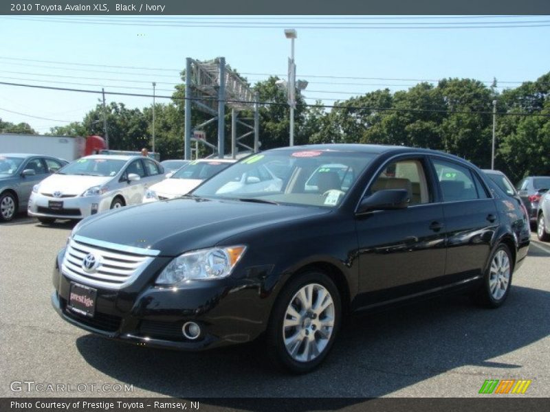 Black / Ivory 2010 Toyota Avalon XLS