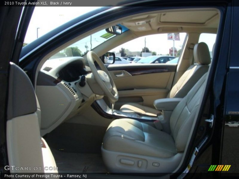 Black / Ivory 2010 Toyota Avalon XLS
