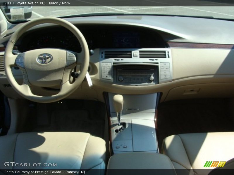 Black / Ivory 2010 Toyota Avalon XLS