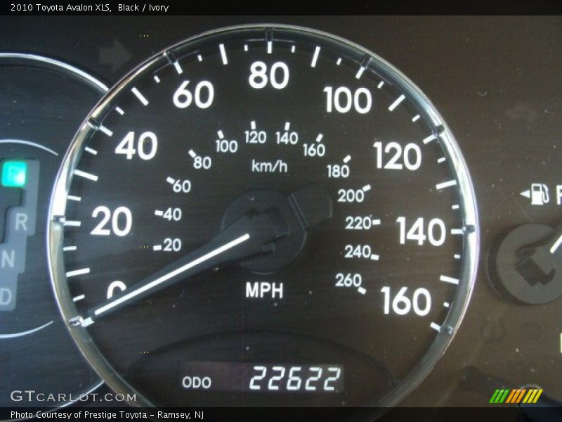 Black / Ivory 2010 Toyota Avalon XLS