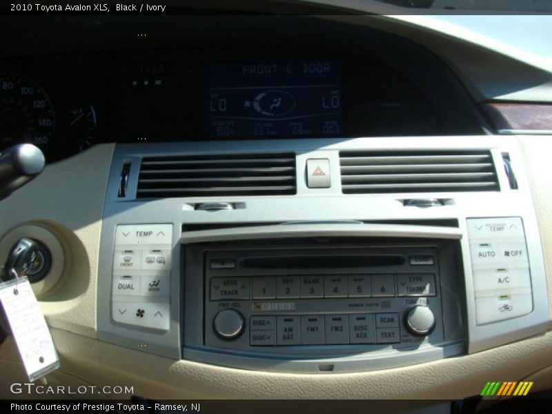 Black / Ivory 2010 Toyota Avalon XLS