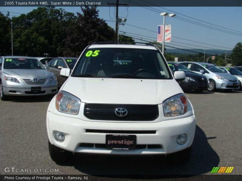 Super White / Dark Charcoal 2005 Toyota RAV4 4WD
