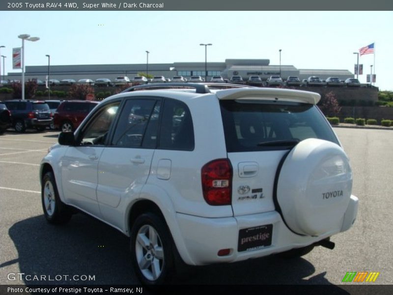 Super White / Dark Charcoal 2005 Toyota RAV4 4WD
