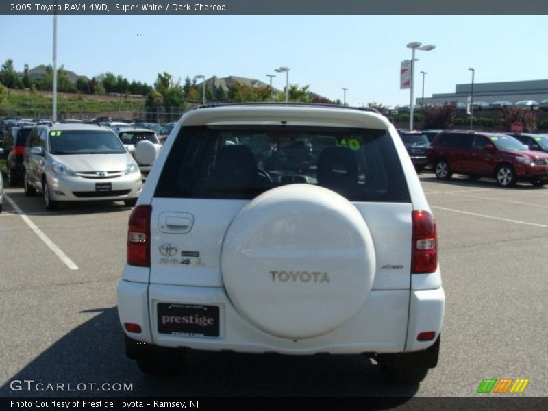 Super White / Dark Charcoal 2005 Toyota RAV4 4WD