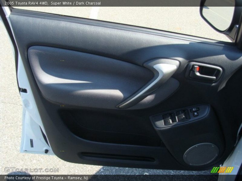 Super White / Dark Charcoal 2005 Toyota RAV4 4WD