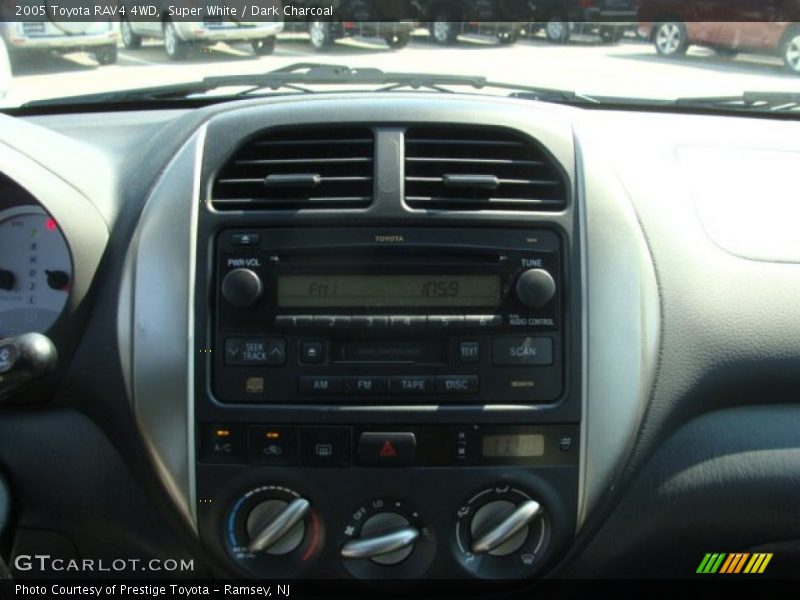 Super White / Dark Charcoal 2005 Toyota RAV4 4WD