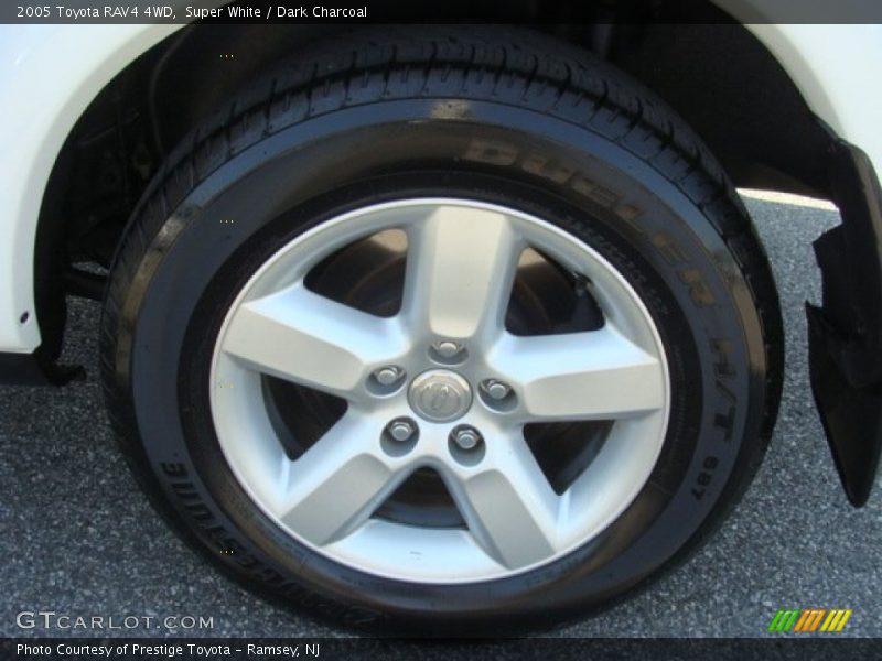 Super White / Dark Charcoal 2005 Toyota RAV4 4WD