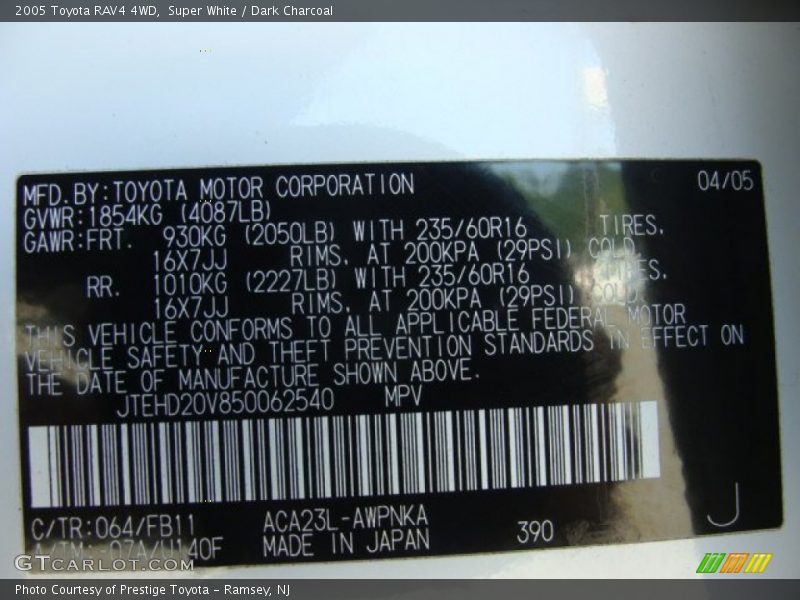 Super White / Dark Charcoal 2005 Toyota RAV4 4WD
