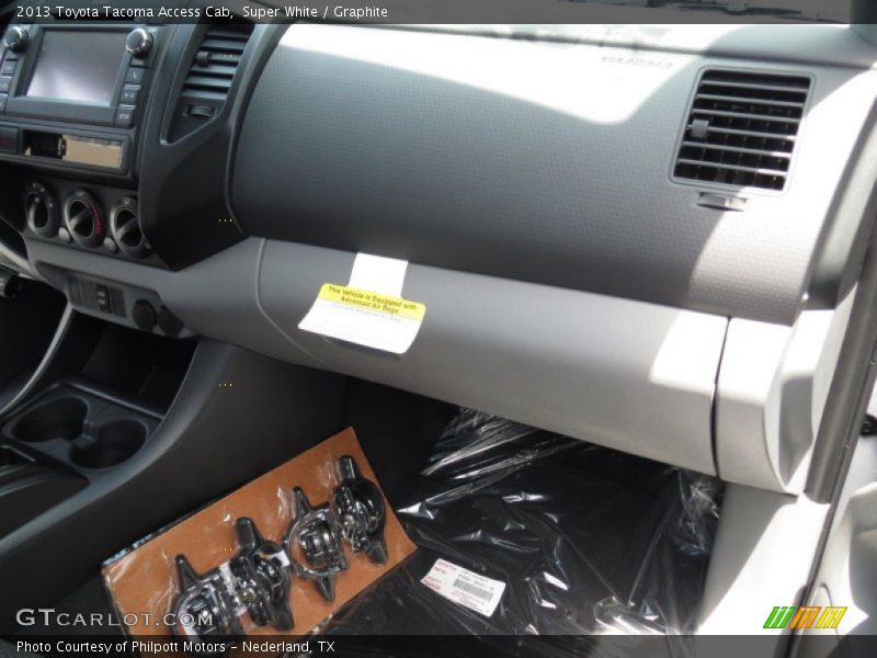 Super White / Graphite 2013 Toyota Tacoma Access Cab