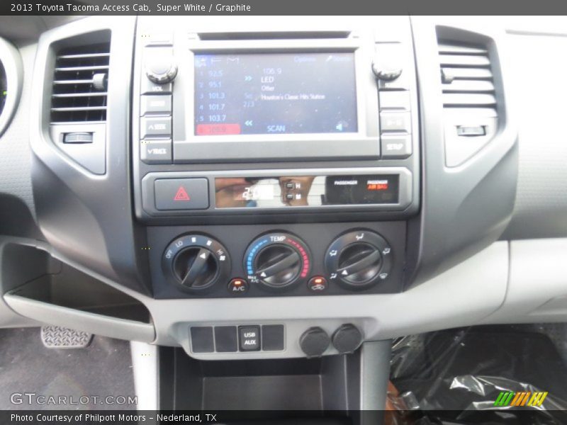 Super White / Graphite 2013 Toyota Tacoma Access Cab