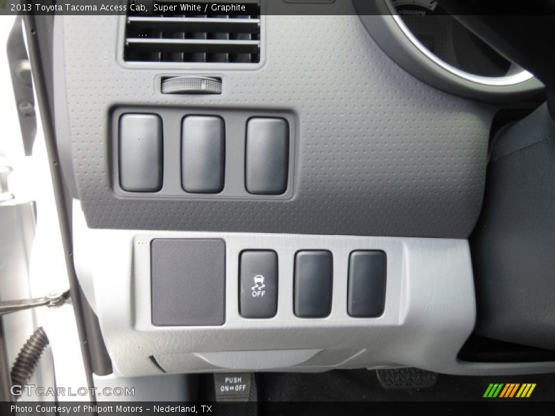 Super White / Graphite 2013 Toyota Tacoma Access Cab