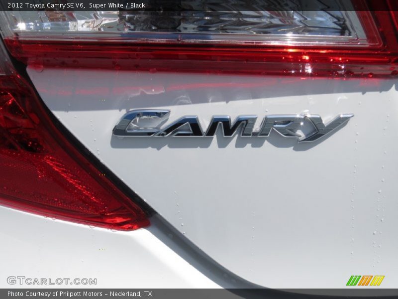 Super White / Black 2012 Toyota Camry SE V6