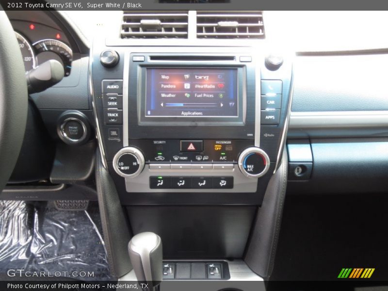 Super White / Black 2012 Toyota Camry SE V6