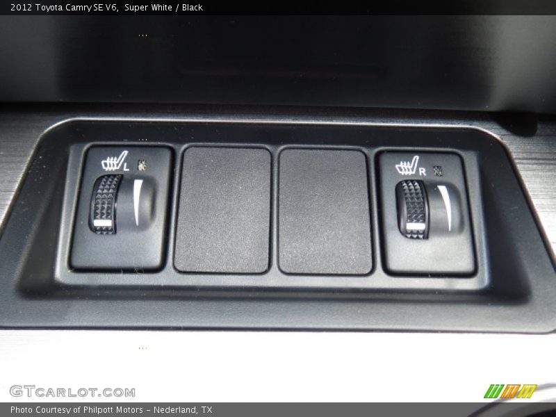 Super White / Black 2012 Toyota Camry SE V6