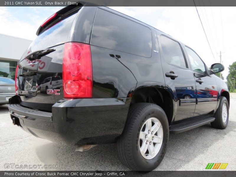 Onyx Black / Ebony 2011 GMC Yukon SLE
