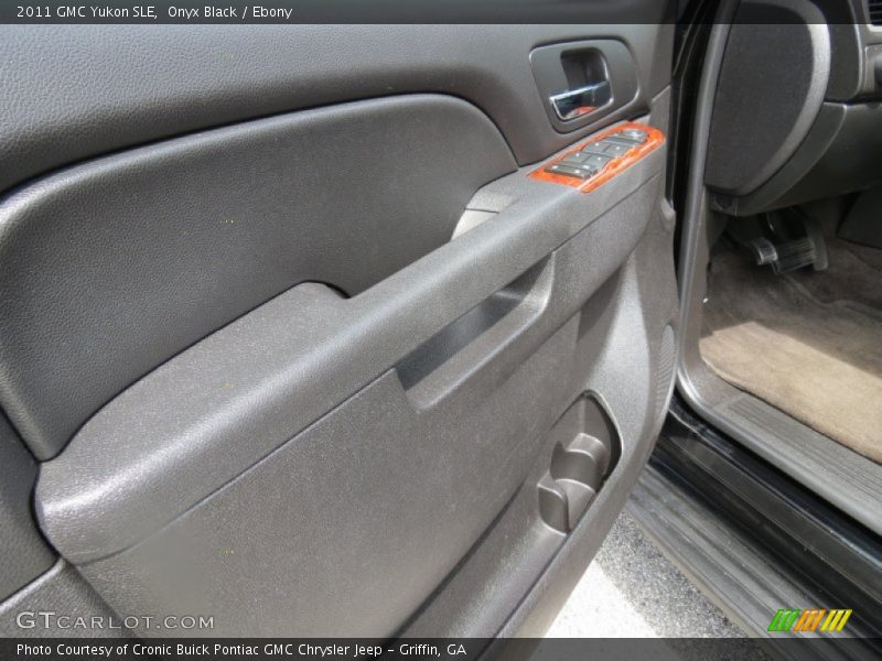 Onyx Black / Ebony 2011 GMC Yukon SLE