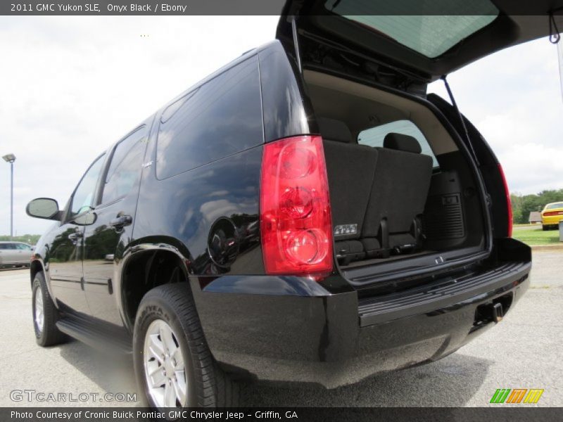 Onyx Black / Ebony 2011 GMC Yukon SLE