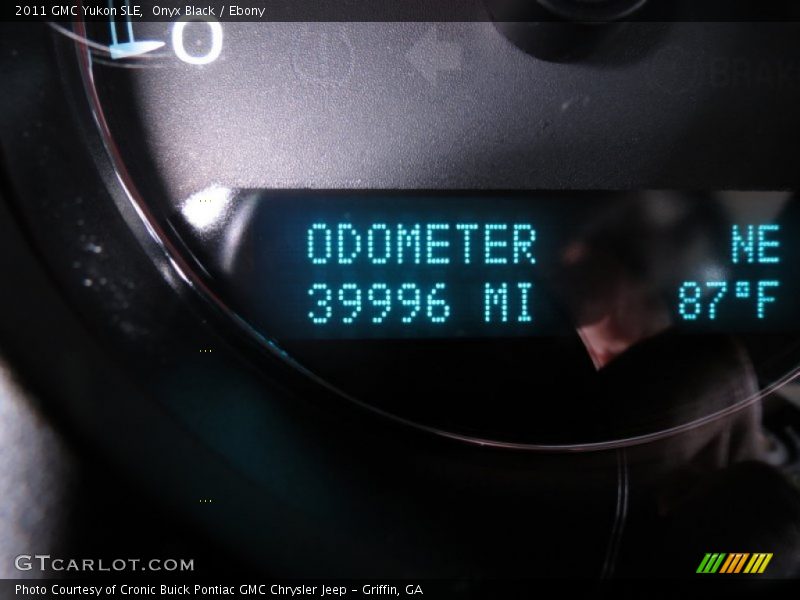 Onyx Black / Ebony 2011 GMC Yukon SLE