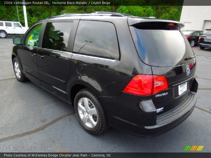 Nocturne Black Metallic / Ceylon Beige 2009 Volkswagen Routan SEL