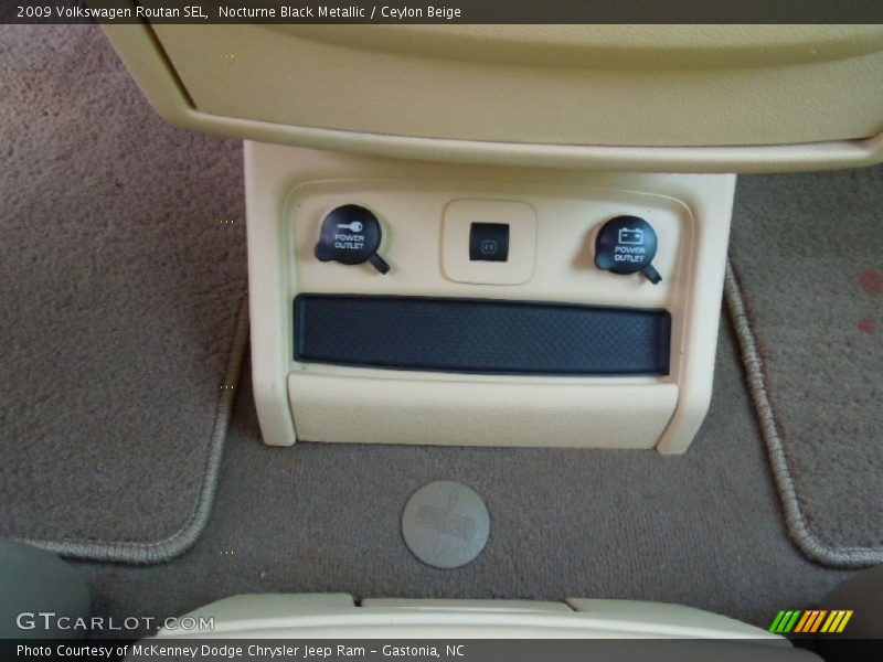 Nocturne Black Metallic / Ceylon Beige 2009 Volkswagen Routan SEL