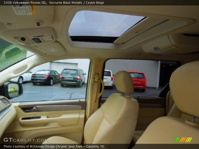 Nocturne Black Metallic / Ceylon Beige 2009 Volkswagen Routan SEL