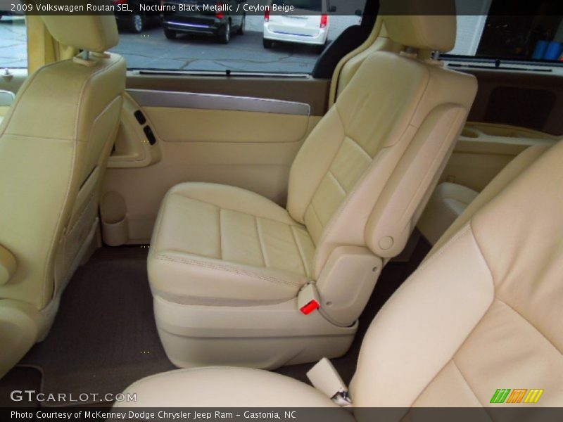 Nocturne Black Metallic / Ceylon Beige 2009 Volkswagen Routan SEL
